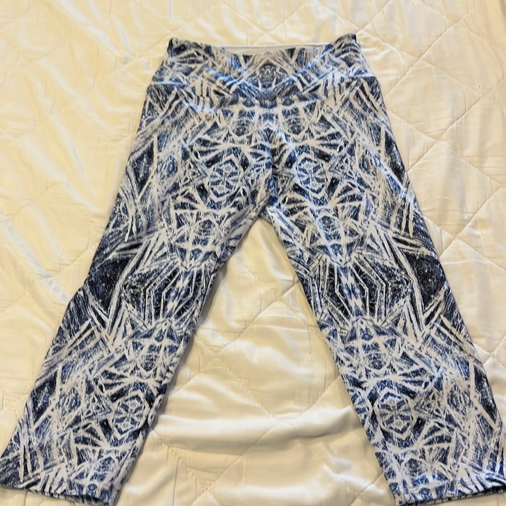 Inspire Capris. Beautiful Prints. Size XS.